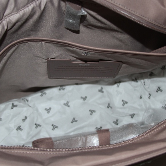 New TUMI Voyageur Valetta Large Travel Tote Bag Lavender NWT - Picture 3 of 5